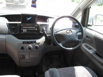 2002 Toyota Voxy Pictures