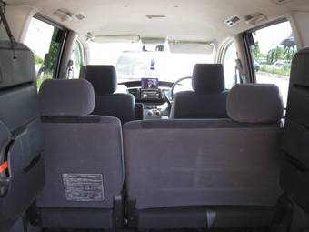 2002 Toyota Voxy Photos