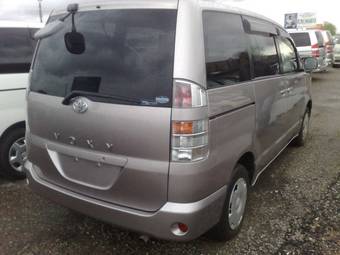 2002 Toyota Voxy Pictures