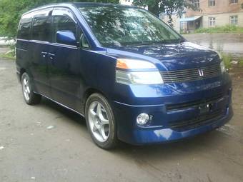 2002 Toyota Voxy Photos