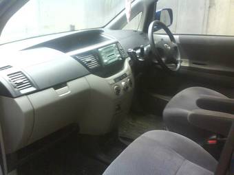 2002 Toyota Voxy Pictures