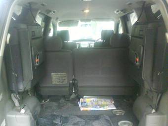 2002 Toyota Voxy Photos