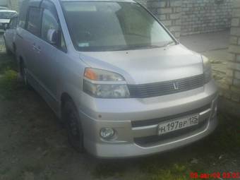 2002 Toyota Voxy Photos