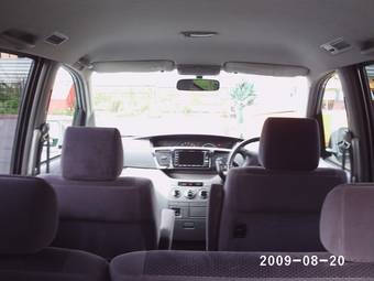 2002 Toyota Voxy Photos