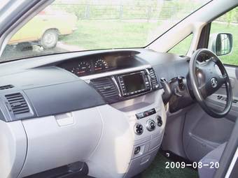 2002 Toyota Voxy Photos