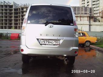 2002 Toyota Voxy Photos