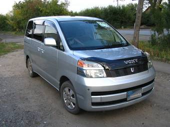 2002 Toyota Voxy Pictures