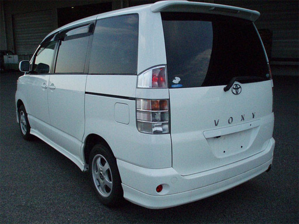 2003 Toyota Voxy