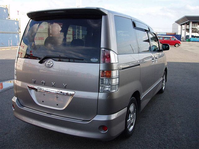 2003 Toyota Voxy