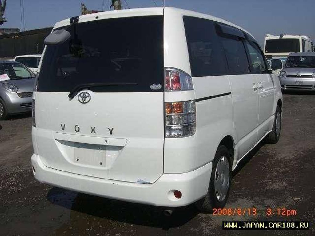 2003 Toyota Voxy