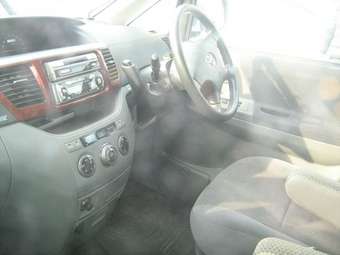 2003 Toyota Voxy Photos