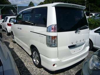 2003 Toyota Voxy Pictures