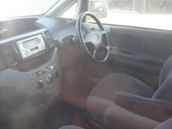 2003 Toyota Voxy Pictures