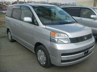 2003 Toyota Voxy Pictures