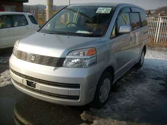 2003 Toyota Voxy Pictures