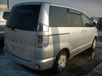 2003 Toyota Voxy Pics