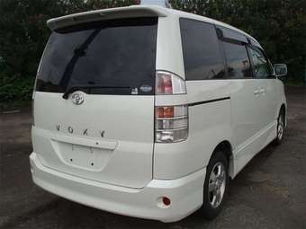 2003 Toyota Voxy Pictures