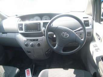 2003 Toyota Voxy Pics