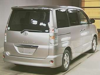 2003 Toyota Voxy Pictures