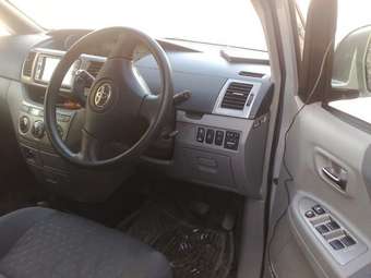 2003 Toyota Voxy Pictures