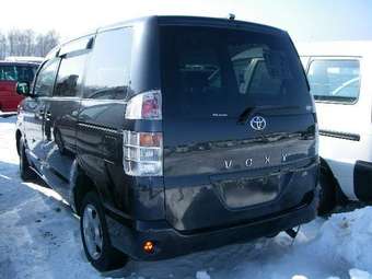 2003 Toyota Voxy Pics