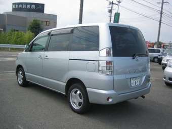 2003 Toyota Voxy Pictures