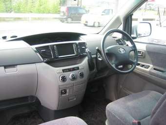 2003 Toyota Voxy Pics