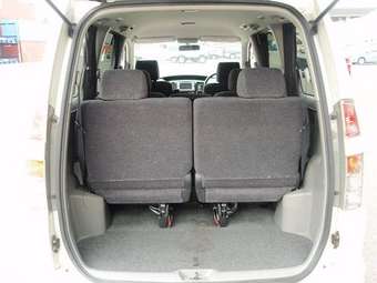 2003 Toyota Voxy Images