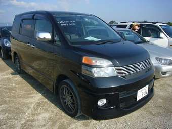 2003 Toyota Voxy Pictures