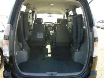 2003 Toyota Voxy Photos