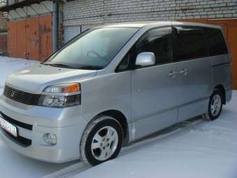 2003 Toyota Voxy Pictures