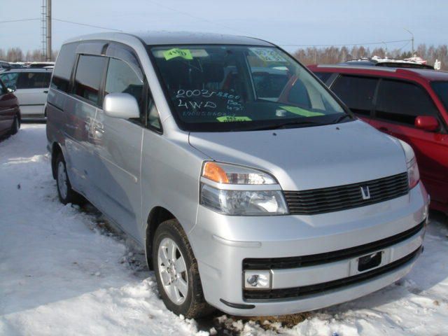 2003 Toyota Voxy