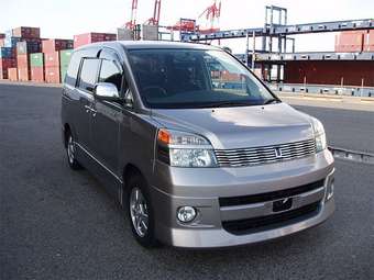 2003 Toyota Voxy Pics