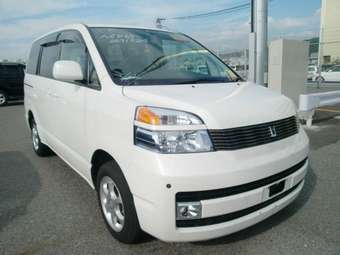 2003 Toyota Voxy Pictures