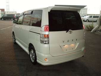 2003 Toyota Voxy Pictures