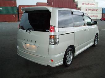 2003 Toyota Voxy Pictures