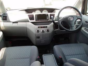 2003 Toyota Voxy Pictures