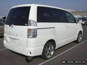 2003 Toyota Voxy Pictures