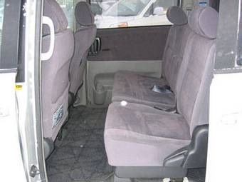2003 Toyota Voxy Photos