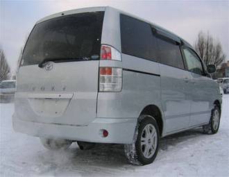 2003 Toyota Voxy Wallpapers