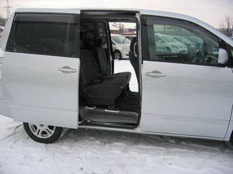2003 Toyota Voxy Pictures