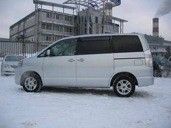 2003 Toyota Voxy Pictures