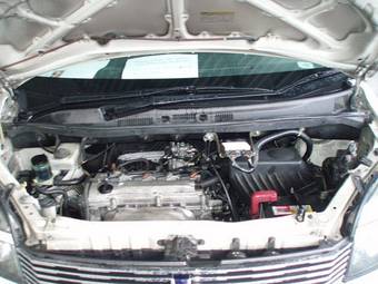 2003 Toyota Voxy Photos