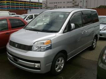 2003 Toyota Voxy Pictures