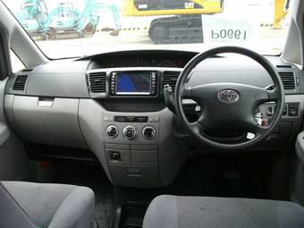 2003 Toyota Voxy Pictures