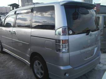 2003 Toyota Voxy Pictures