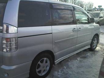 2003 Toyota Voxy Pics