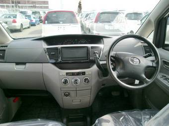 2003 Toyota Voxy Photos