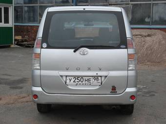 2003 Toyota Voxy Photos