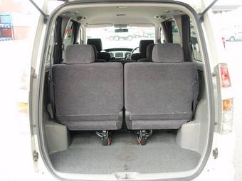 2003 Toyota Voxy Pictures